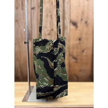 ROOTY TOKYO「タイガース」舟型ショルダートート