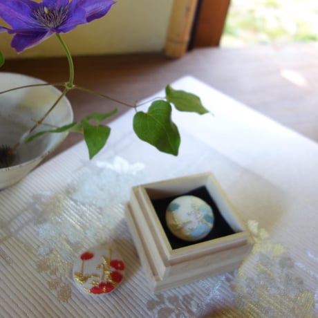 mayumi tomita 富田真弓　芥子(ポピー)刺繍ブローチor帯留