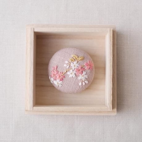 Mayumi tomita  刺繍ブローチ 桜
