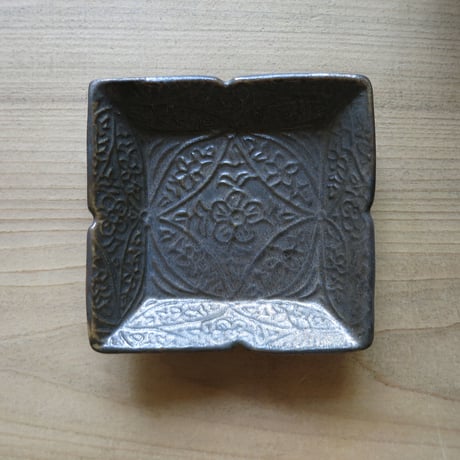 Asami Maeda 　前田麻美　四角ブロンズ豆皿