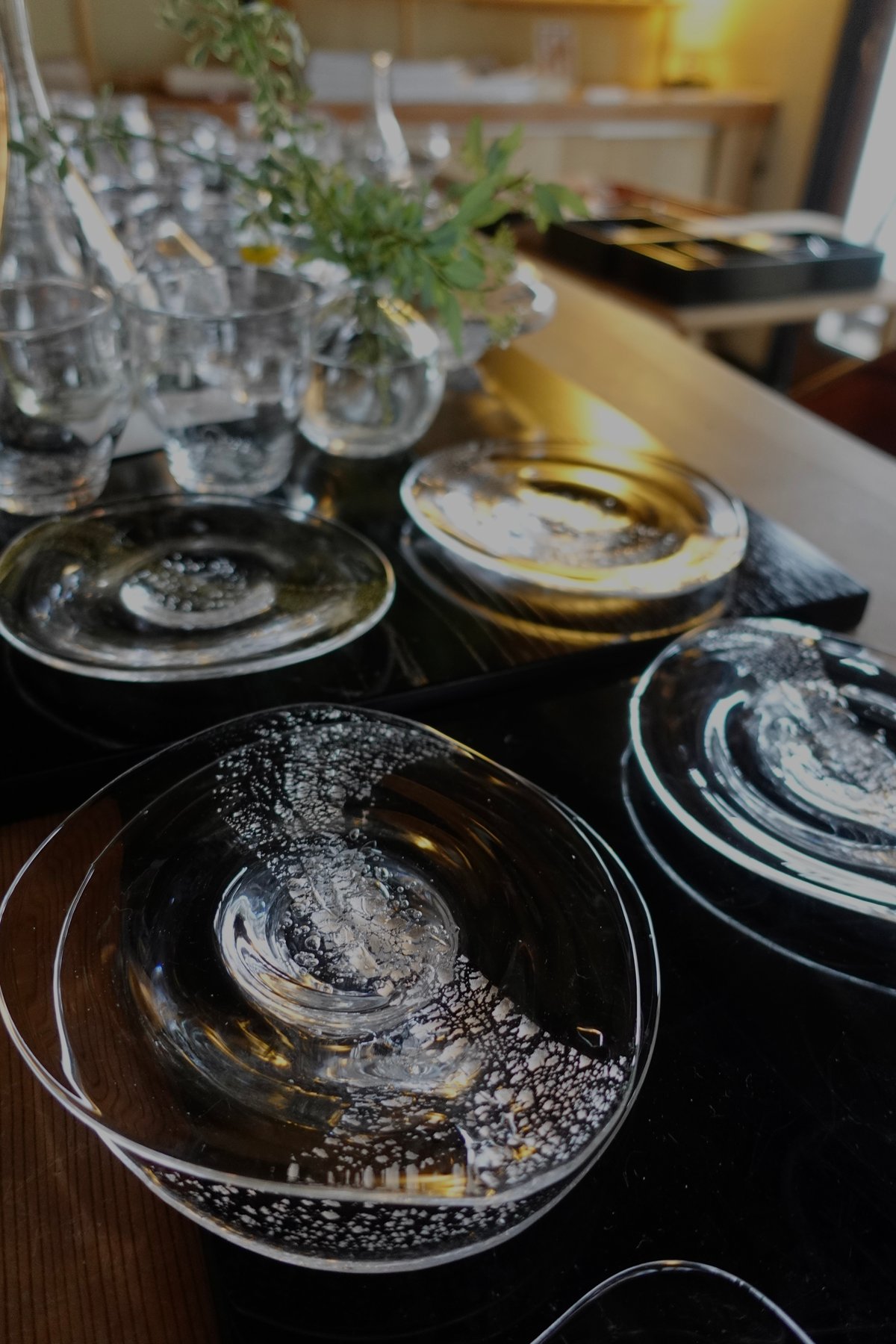 Akemi Kaminaga 神永朱美 銀箔帯吹きガラス楕円銘々皿 | g's gallery