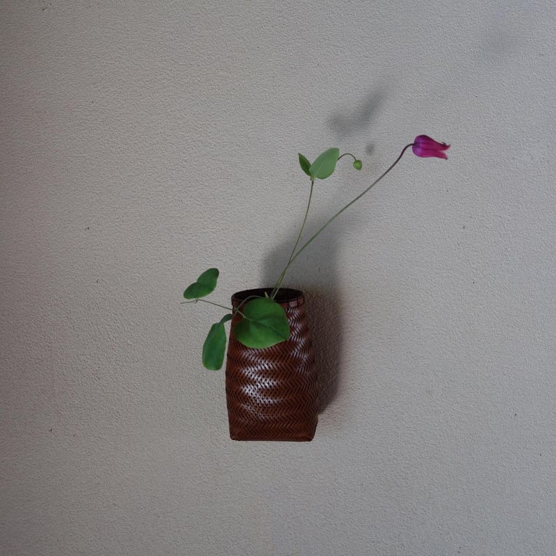 Yoshimichi Yoshida 吉田佳道 竹の掛花入れあじろせみ | g's gallery