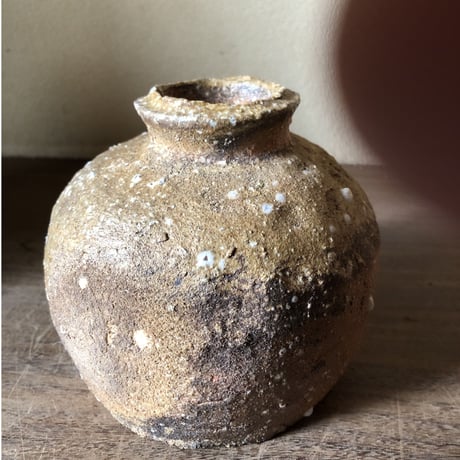 Q Tani  谷穹　蹲 (桐箱付き)