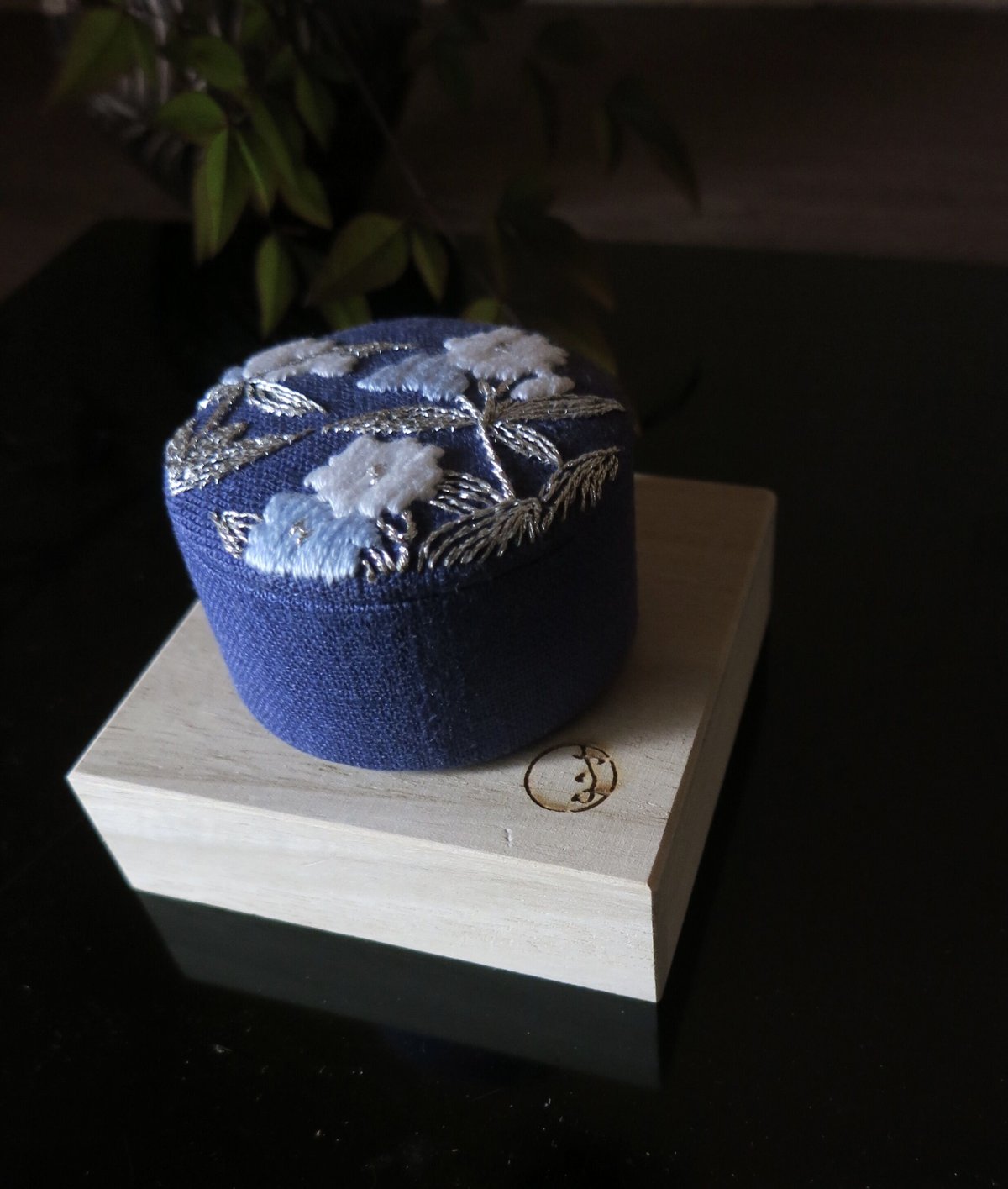 【美品・最終特価！】お宮参り 笹竜胆 グラデーション刺繍 美しいグラデーションが楽しめる『段染め糸の刺繍』12/14発売