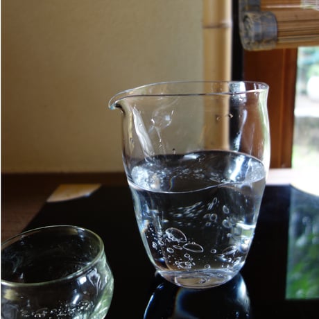 Akemi Kaminaga 　吹きガラス水差し