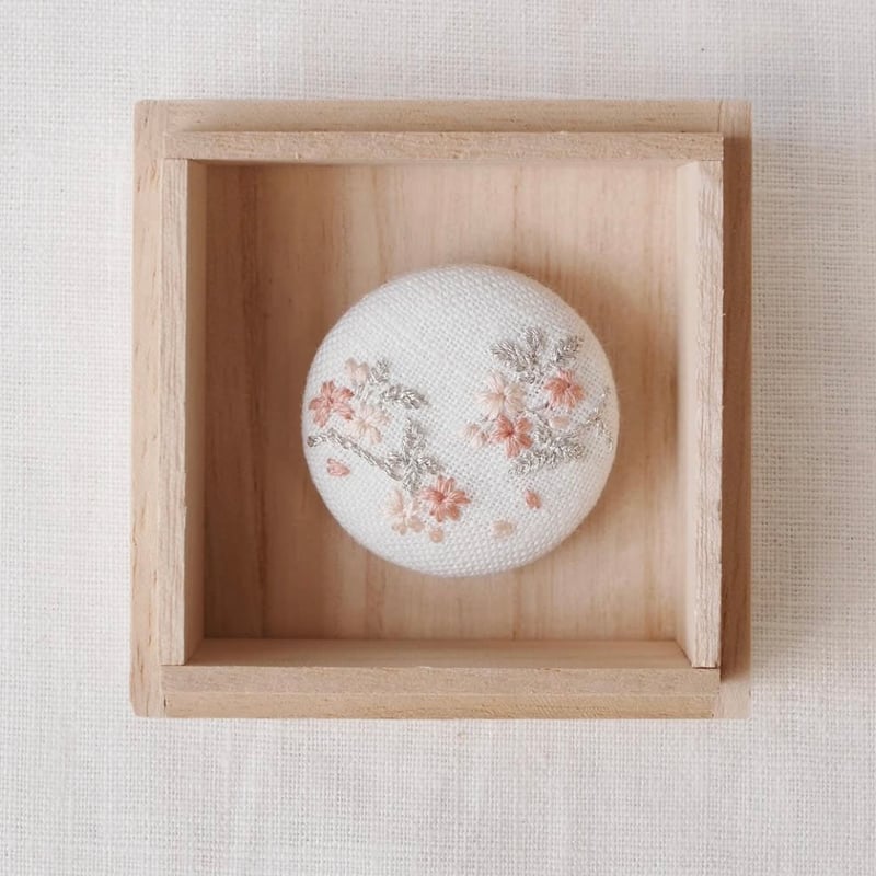 Mayumi Tomita 富田真弓 桜刺繍ブローチor 帯留 | g's gallery