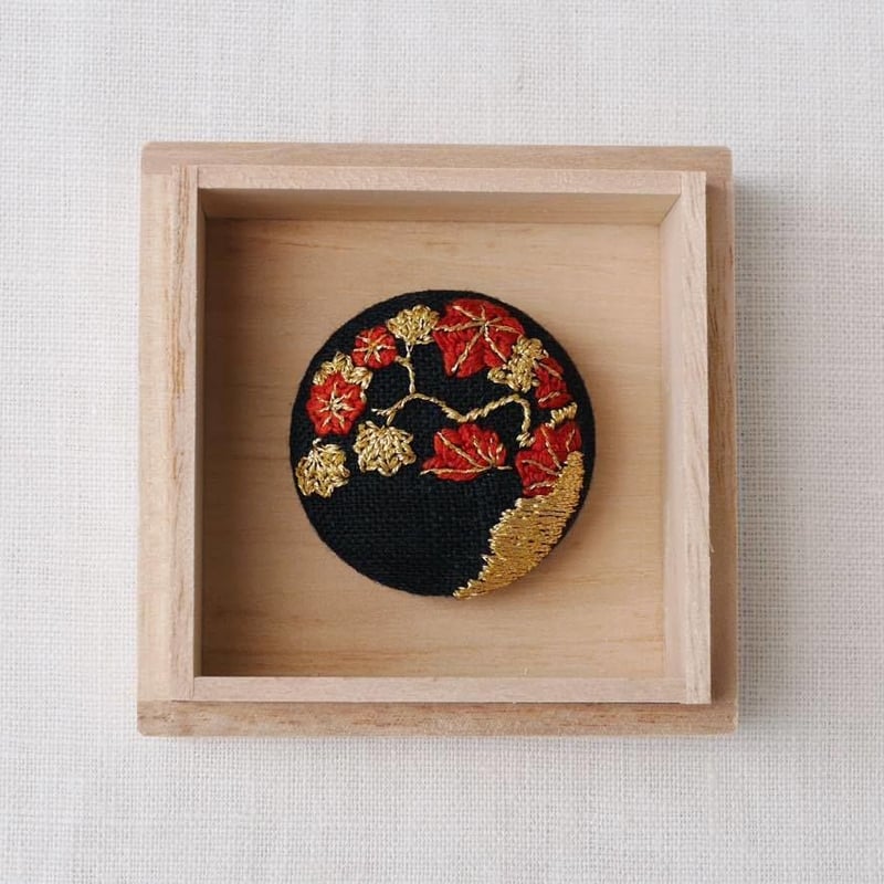 紅葉のハンドメイド刺繍ブローチ
