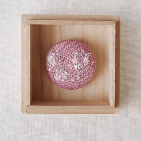 Mayumi Tomita  富田真弓　桜刺繍ブローチor 帯留