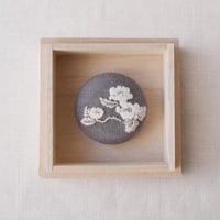 Mayumi Tomita 椿　光琳図案刺繍