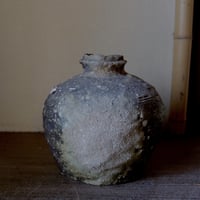 Q Tani   谷穹　蹲　(桐箱付き)