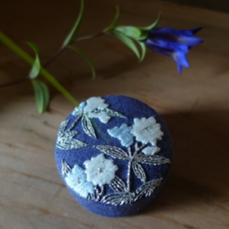 Mayumi Tomita 富田真弓 竜胆刺繍宝箱 | g's gallery
