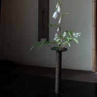 Yoshimichi Yoshida 吉田佳道　あじろ細筒竹花入(黒)