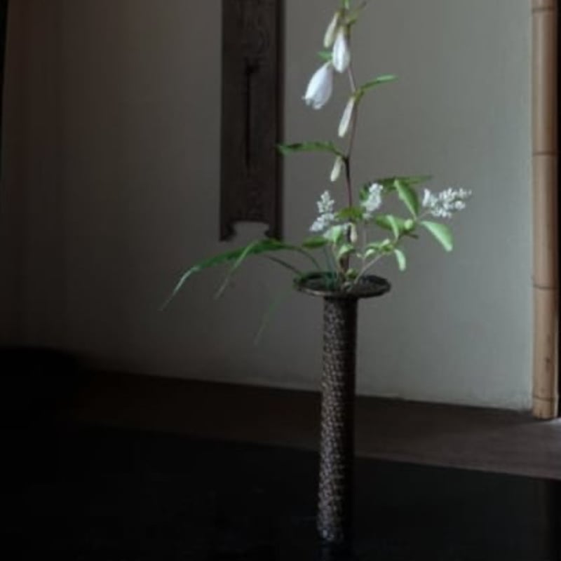 Yoshimichi Yoshida 吉田佳道 あじろ細筒竹花入(黒) | g's gallery