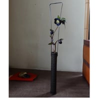 yoshimichi yoshida 吉田佳道　あじろ細筒手付き竹花入れ(黒)