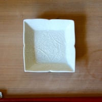 Asami Maeda  前田麻美　いっちん白磁角豆皿