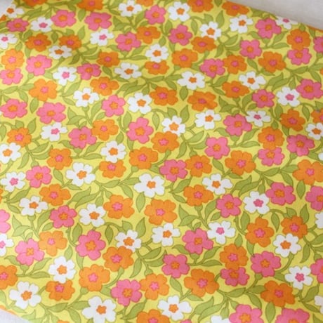 USAコットン生地○flower power◯moda○フラワー・花柄