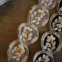 インド刺繍リボン○50cm○2カラー○丸型フラワー刺繍○ブラック・ホワイト