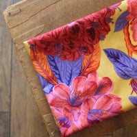 USAコットン○Rhododendron○KaffeFassett○黄色色地◯
