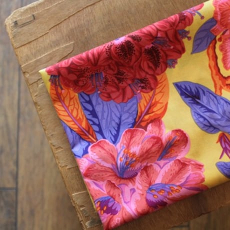 USAコットン○Rhododendron○KaffeFassett○黄色色地◯