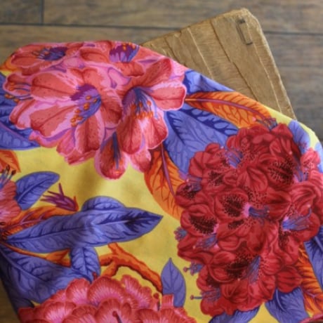 USAコットン○Rhododendron○KaffeFassett○黄色色地◯