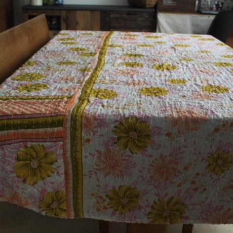 インド○カンタキルト○オレンジイエローフラワー○  約216×139cm