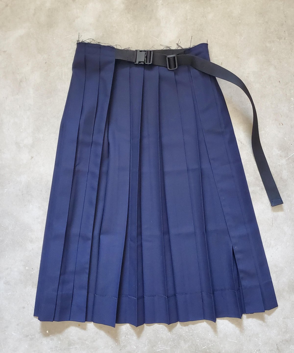 カシコ エプロンプリーツスカート プリーツエプロンスカート | MIMAE