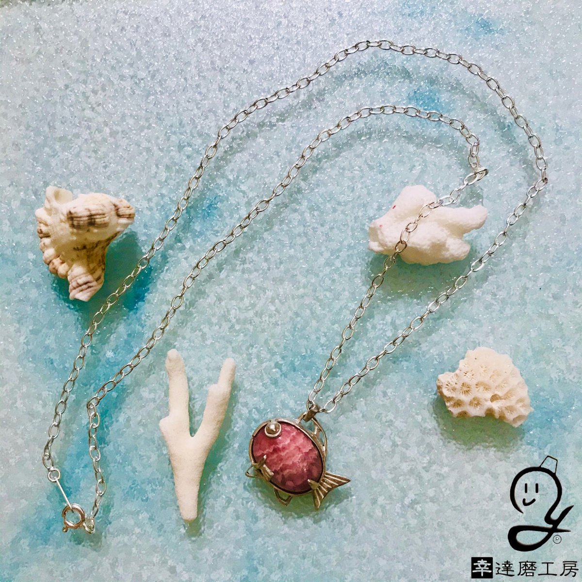和田玉 七宝焼 蓮と魚モチーフ ペンダント ネックレス リバーシブル魚ネックレス | 幸達磨工房
