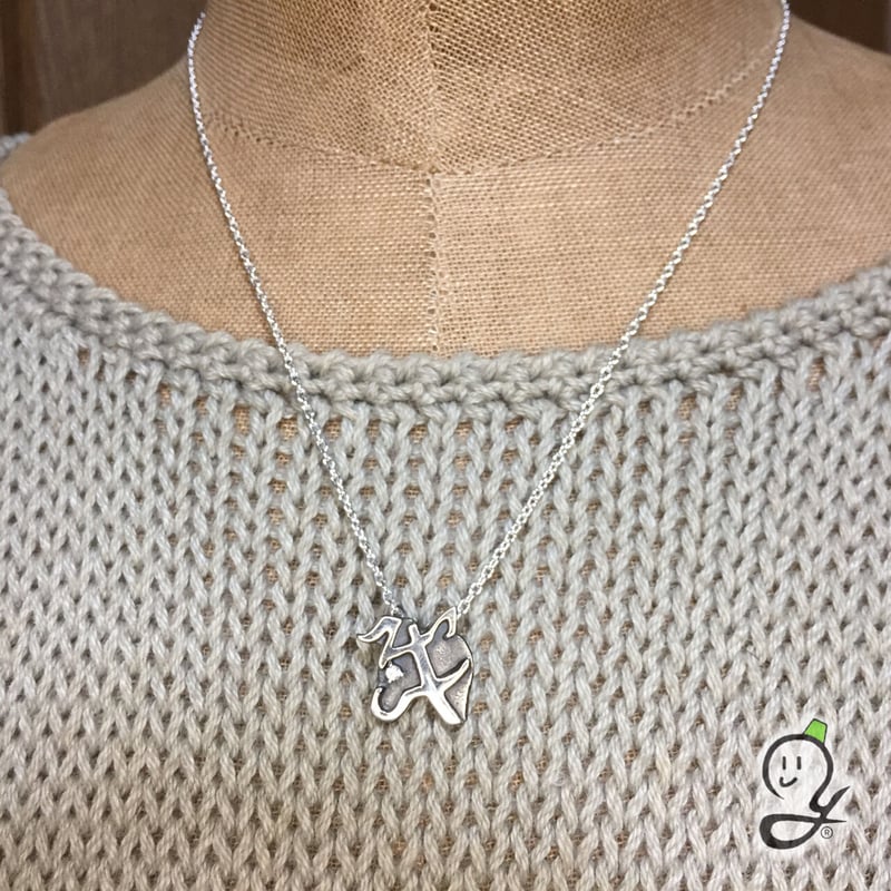 干支文字絵ペンダント_牛_燻し仕上げ 黒毛和牛 | 幸達磨工房