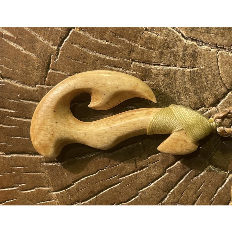 ボーンカービング鯨骨HOOKネックレスWB-301 | Ocean's Bone Carvings