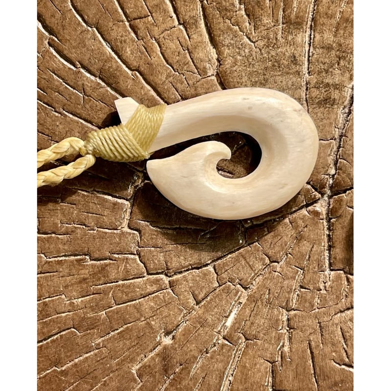 ボーンカービング鯨骨HOOKネックレスWB-312 | Ocean's Bone Carvings
