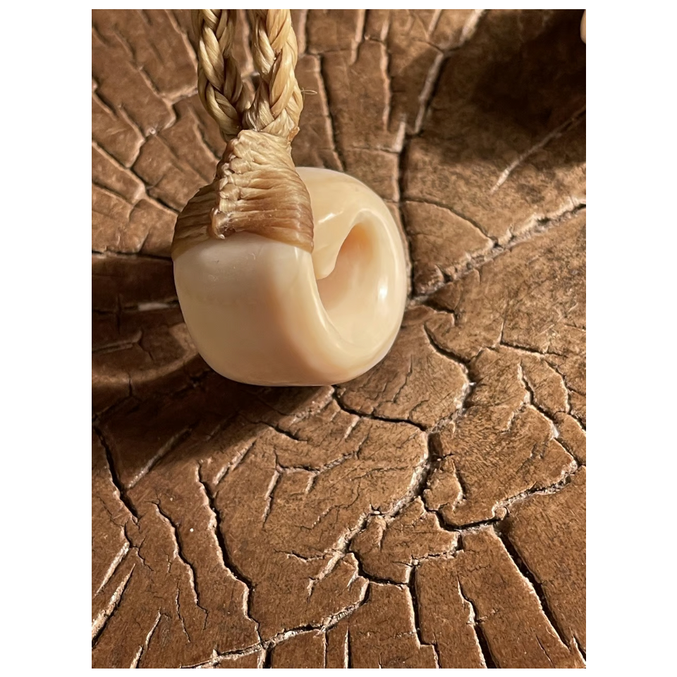 ボーンカービング鯨歯KORUネックレス WL-294 | Ocean's Bone Carvings