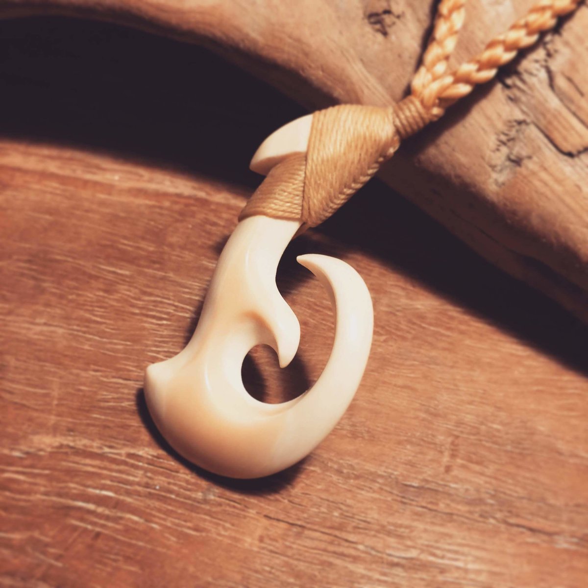 ボーンカービング鯨歯HOOK WL-68 | Ocean's Bone Carvings