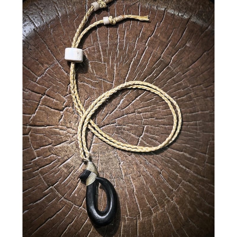 ラクダ骨ネックレス ラクダ骨ネックレス<アフリカのビーズアクセサリー：アフリカ雑貨アザライ