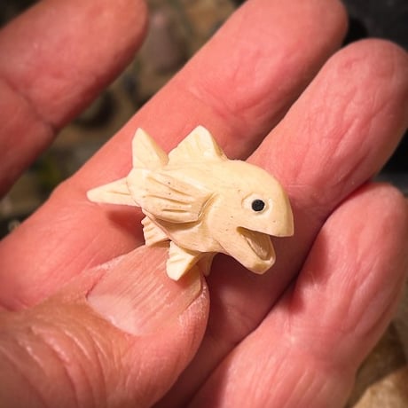 ボーンカービング鯨骨LITTLE FISHネックレス WB-418