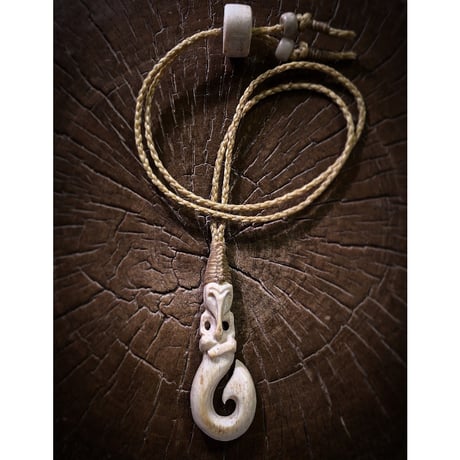 ボーンカービング鯨骨TIKI HOOK WB-384