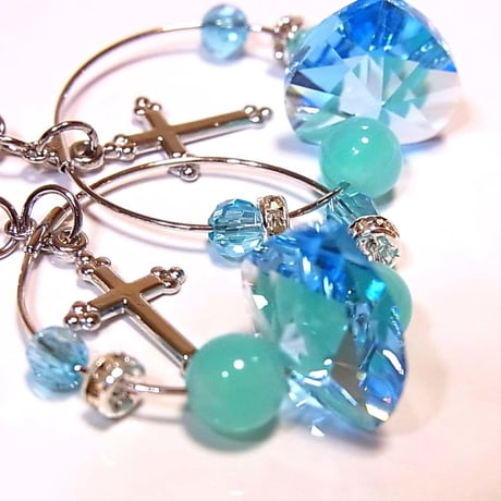 蒼い海に浮かぶハートピアス