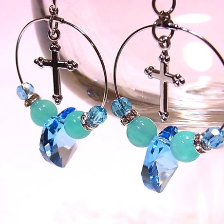蒼い海に浮かぶハートピアス