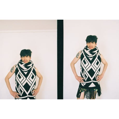 Geometric fringe dress < Black / White >