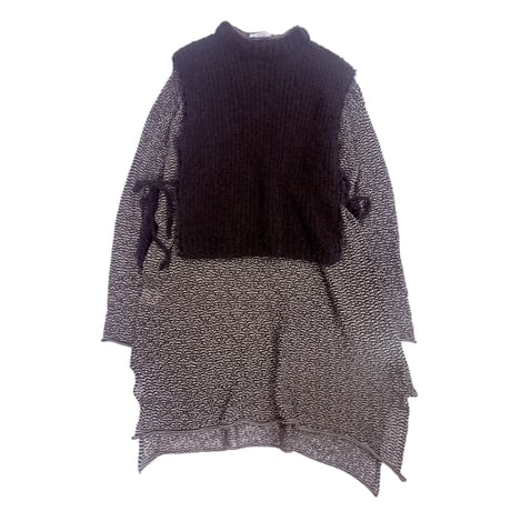 Small waved-pattern pullover
