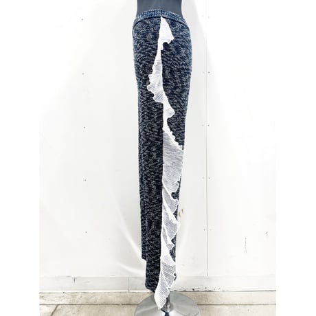 Ruffle Pants _< Navy Blue >