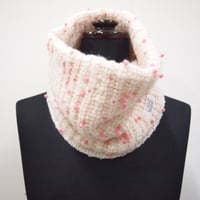 PomPons snood < White×Red pompons / White×Pink pompons / Pink×Blue pompons >
