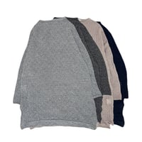 Small waved-pattern pullover