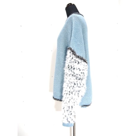 Arm fur pullover < L.BLUE × BLACK WHITE  >