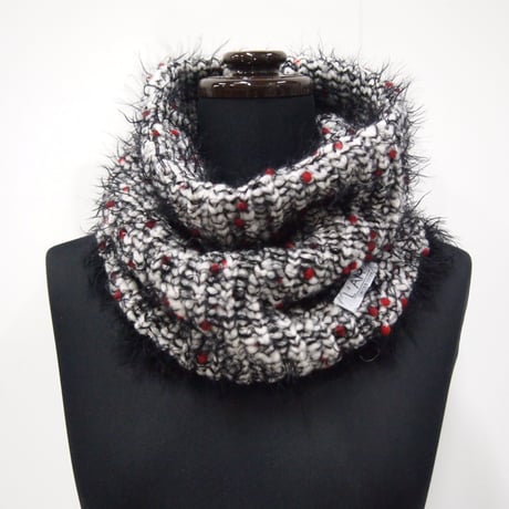 PomPons fur snood < White×Red pompons >