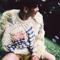 volume cable knitting < White >