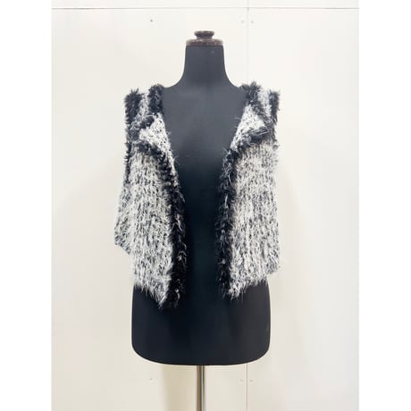 Mix pompon fur gilet