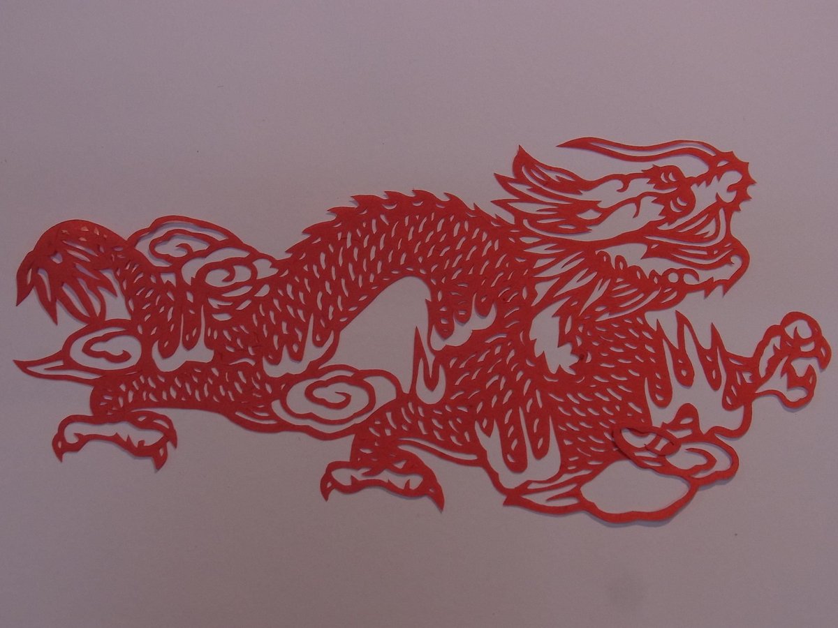 龍の切り絵（赤）