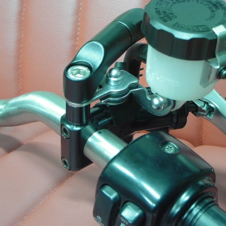マスターシリンダーアダプター　MCA-05-BH-R　配線Kitなし（取り付けボルトのみ付属）