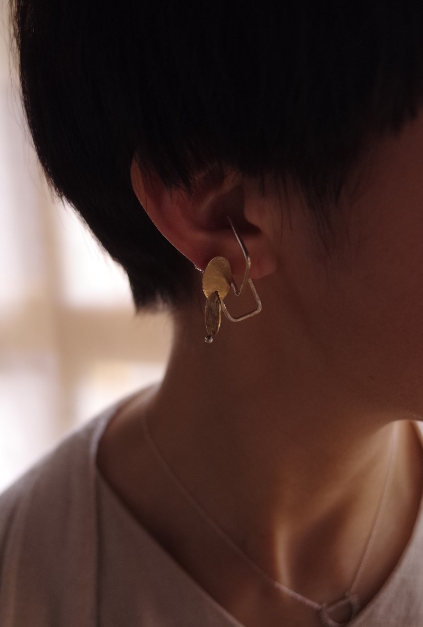 p.design ヴィンテージ ピアス 真鍮 ホース p.design ヴィンテージ ピアス 真鍮 ホース