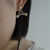 tri ピアス / イヤリング 真鍮 (片耳)